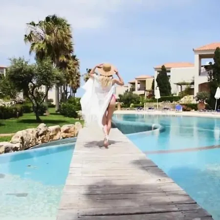 Apartment Elias 3-bedroom On The Beach With Pool *