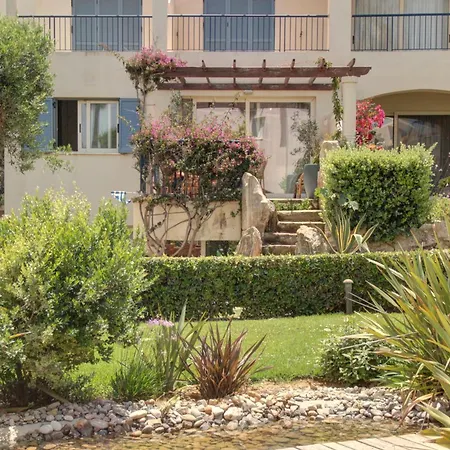 Apartment Elias 3-bedroom On The Beach With Pool *