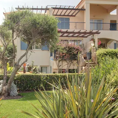 Apartment Elias 3-bedroom On The Beach With Pool