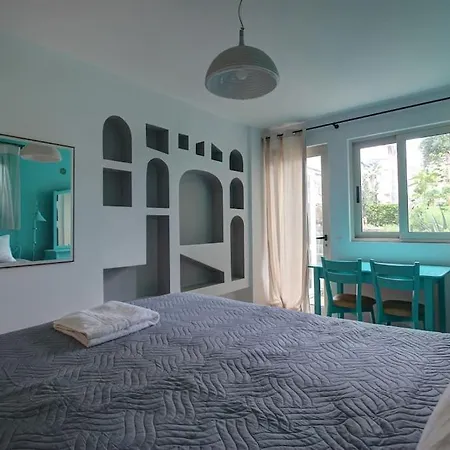 Apartment Elias 3-bedroom On The Beach With Pool