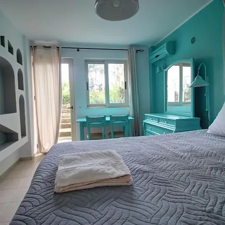 Apartment Elias 3-bedroom On The Beach With Pool