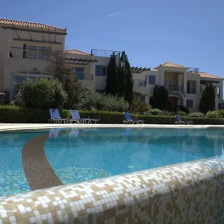 Apartment Elias 3-bedroom On The Beach With Pool *