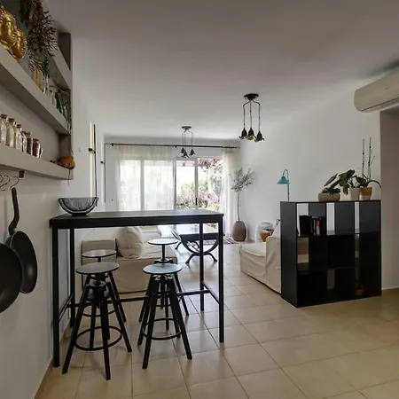 Elias 3-bedroom On The Beach With Pool