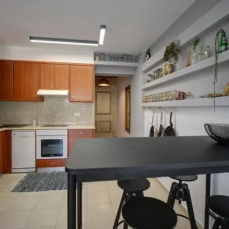 Apartment Elias 3-bedroom On The Beach With Pool *