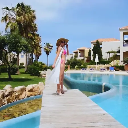 Elias 3-bedroom On The Beach With Pool Chania (Crete)