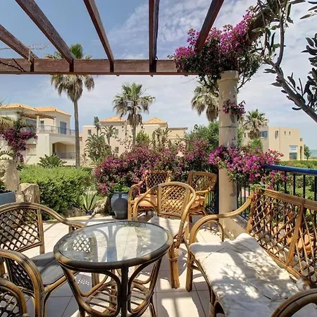 Apartment Elias 3-bedroom On The Beach With Pool Chania (Crete)