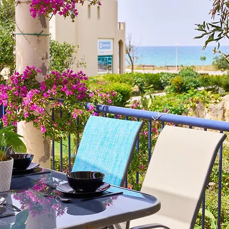 Apartment Elias 3-bedroom On The Beach With Pool