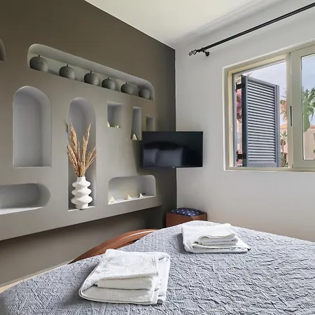 Apartment Elias 3-bedroom On The Beach With Pool Chania (Crete)