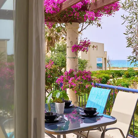 Elias 3-bedroom On The Beach With Pool Apartment Chania (Crete)