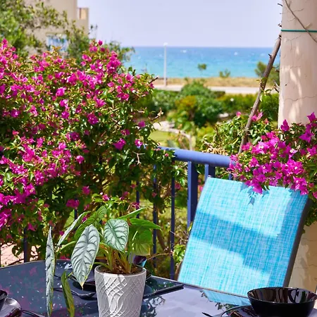 Elias 3-bedroom On The Beach With Pool
