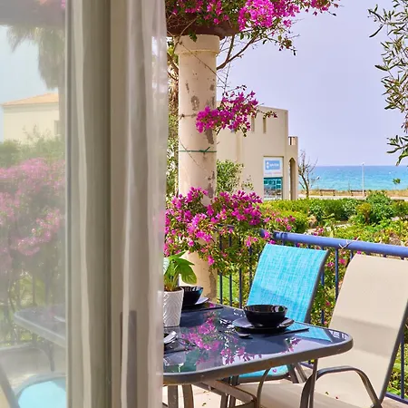 Elias 3-bedroom On The Beach With Pool Apartment Chania (Crete)