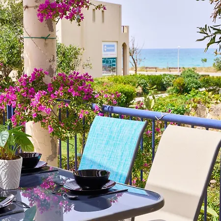Elias 3-bedroom On The Beach With Pool Apartment *